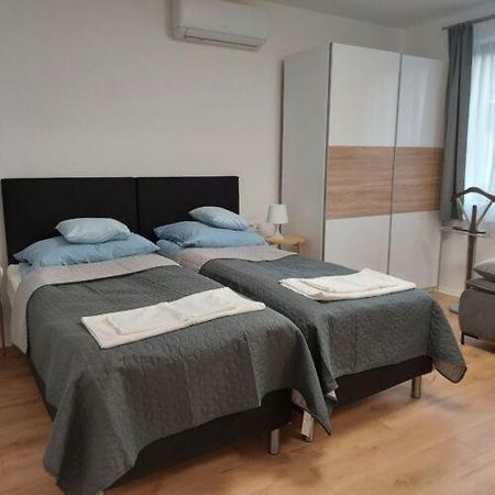 Kis Haz Apartman Szigetvár Buitenkant foto